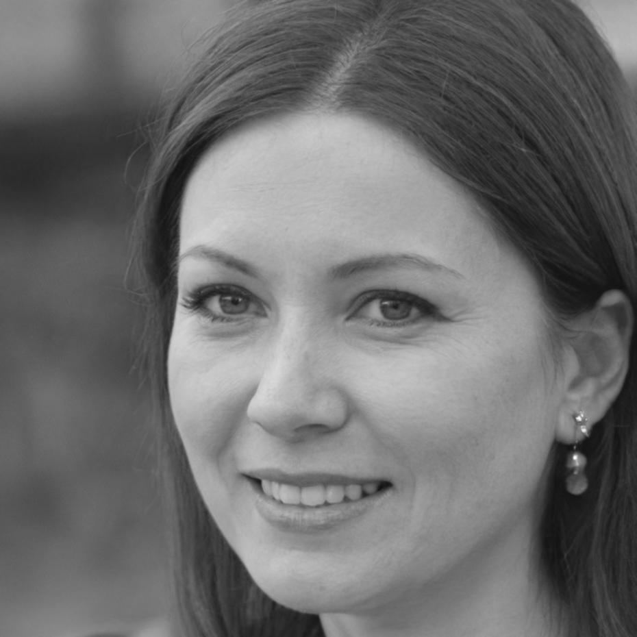 Ines Blomqvist, Lead Financial Educator at ListOnSoftOn
